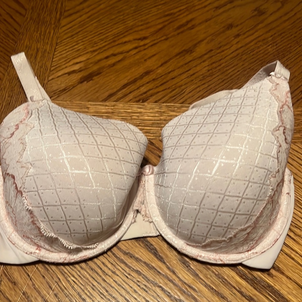 👙Beige lace and pattern  underwire Bra 34DD M&S
